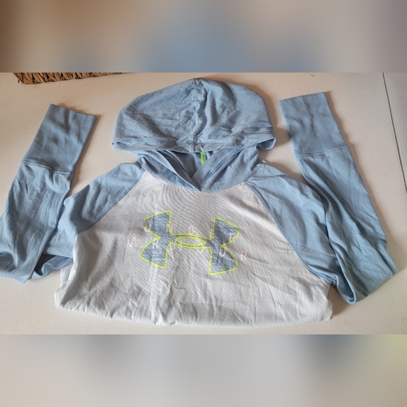 EUC Under Armour Hooded Long Sleeve Shirt - Picture 6 of 7